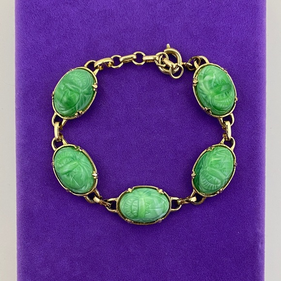 Jewelry - 💛 Vintage Gold Tone Green Lucite Scarab Cabochon Bracelet